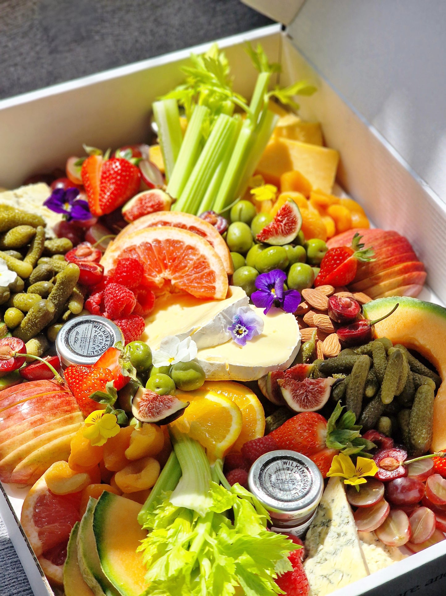 Vegetarian Signature British Cheese Platter – Luxury Cheese Board